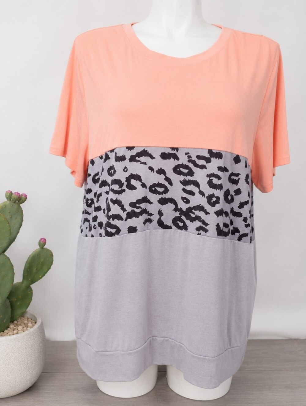 Women's Size 3X Colorblock Tunic Top Leopard Print